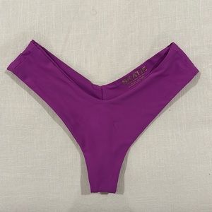 Skatie Mandi purple bottom